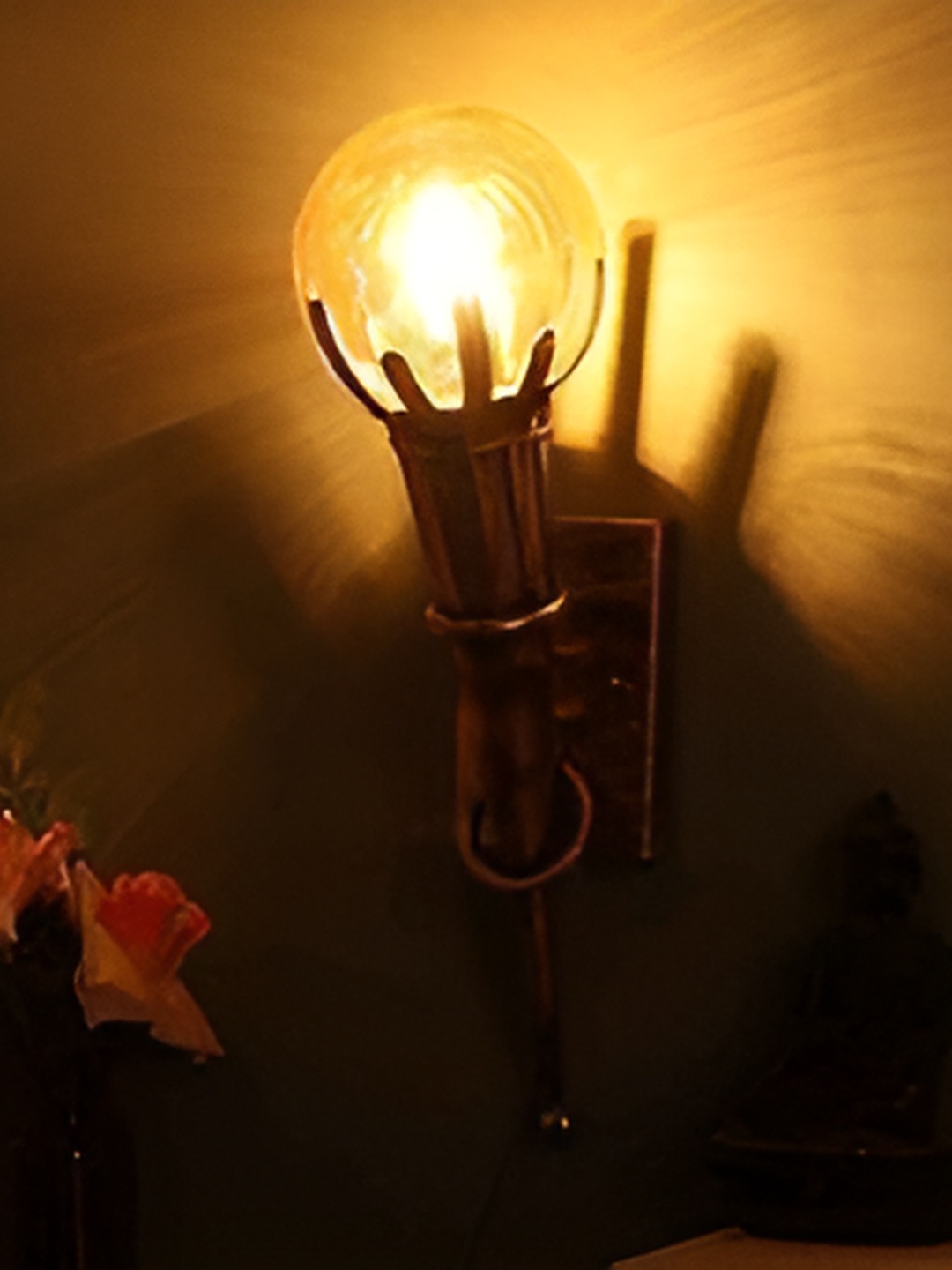 

GAUVIK Black Cylinder Shaped Metal Wall Lamp