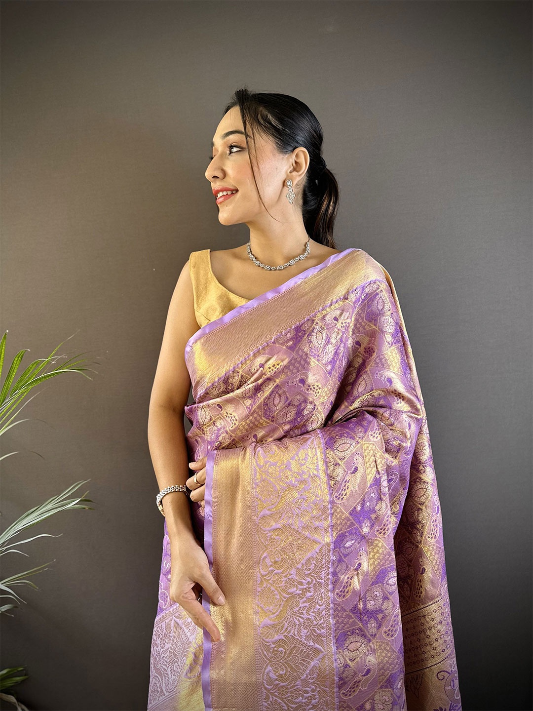 

NIWAA Woven Design Zari Tissue Kanjeevaram Saree, Violet
