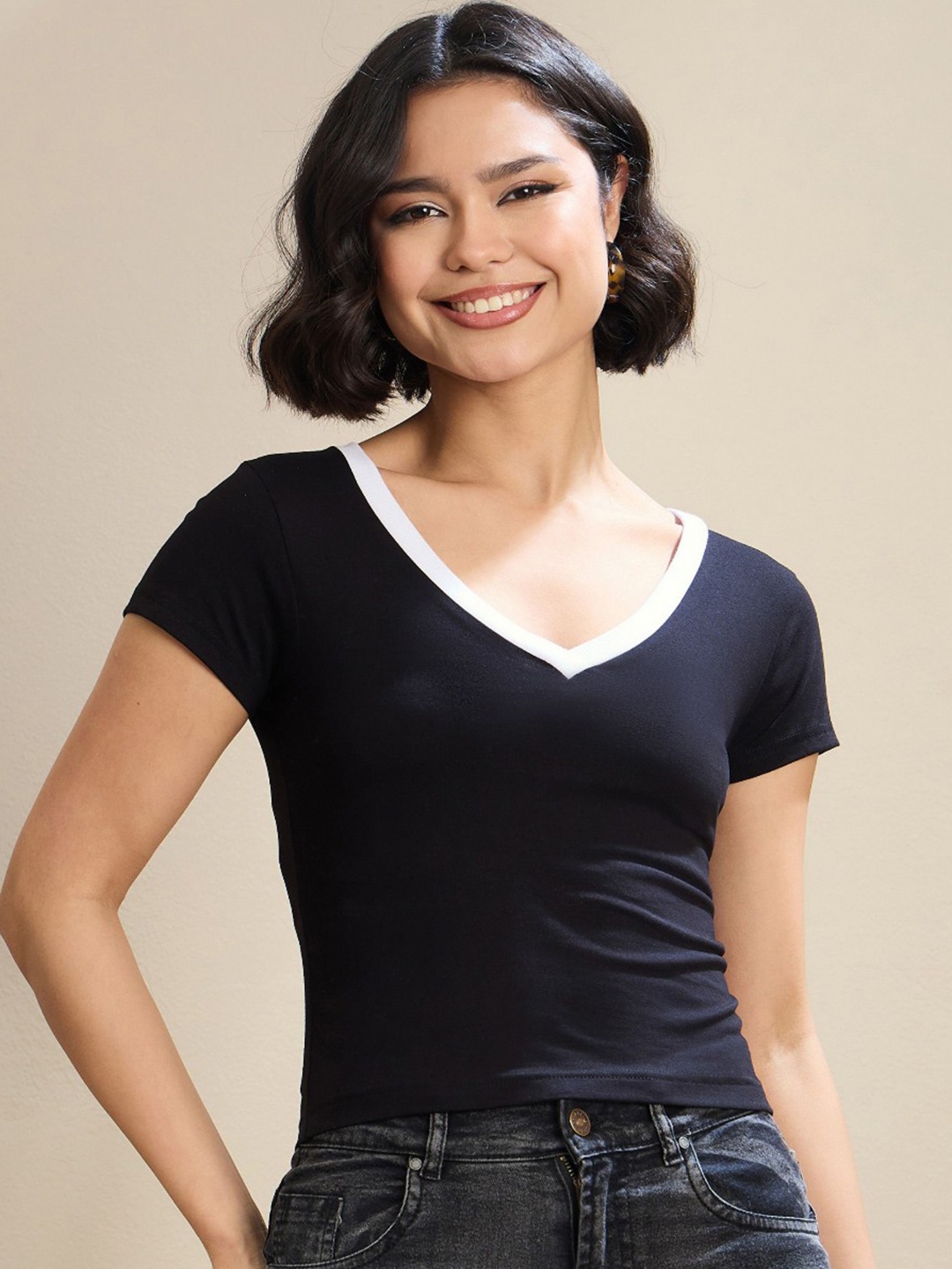 

SASSAFRAS BASICS Women V-Neck Slim Fit T-shirt, Black