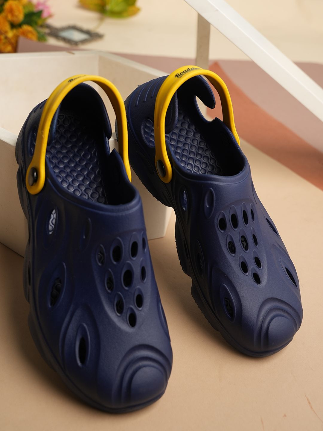 

The Roadster Lifestyle Co Men Casual Clogs, Navy blue