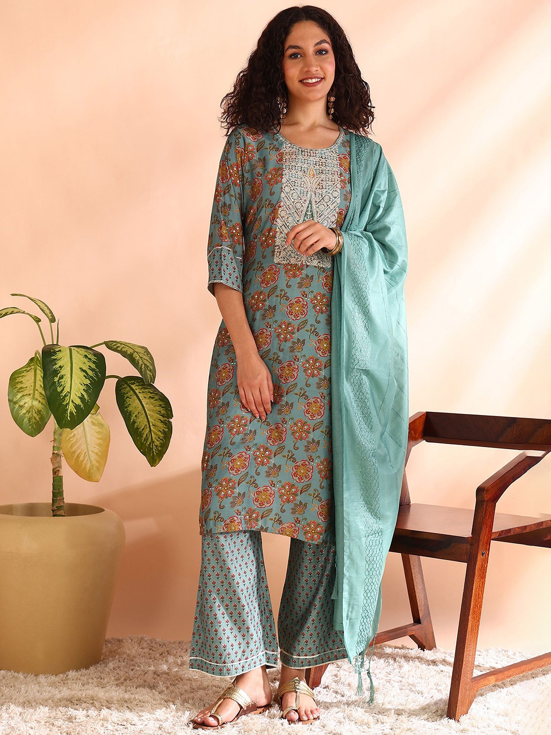 

DIVASTRI Floral Printed Round Neck Thread Work Straight Kurta With Trousers & Dupatta, Green