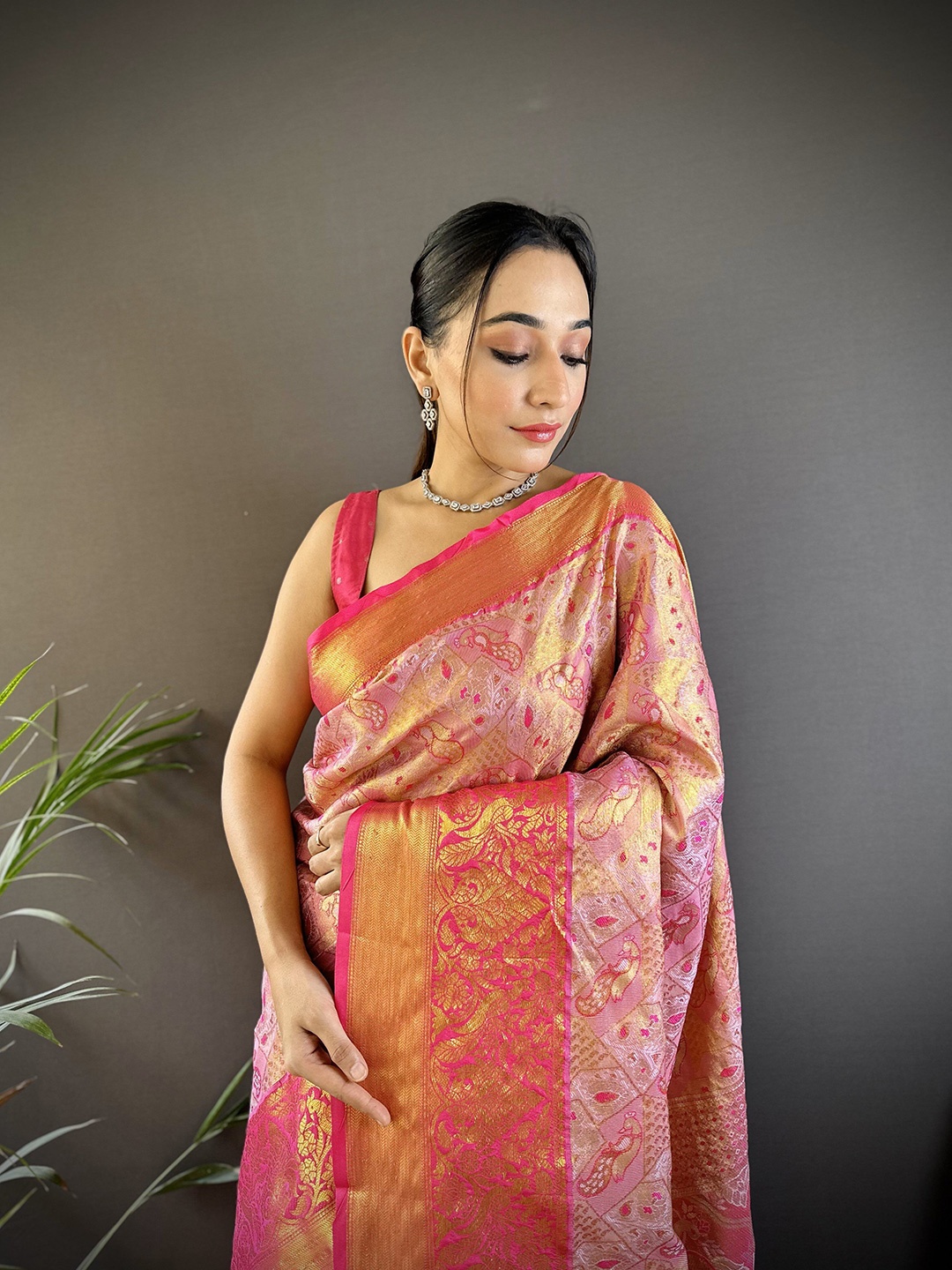

NIWAA Woven Design Zari Tissue Kanjeevaram Saree, Pink