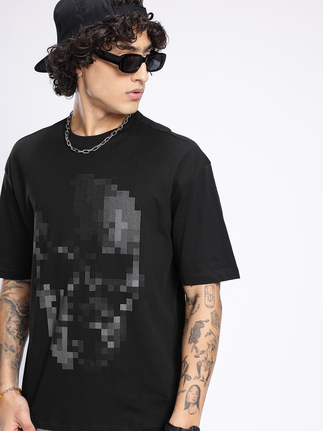 

glitchez Urban Cool Graphic Printed Relaxed Fit T-shirt, Black