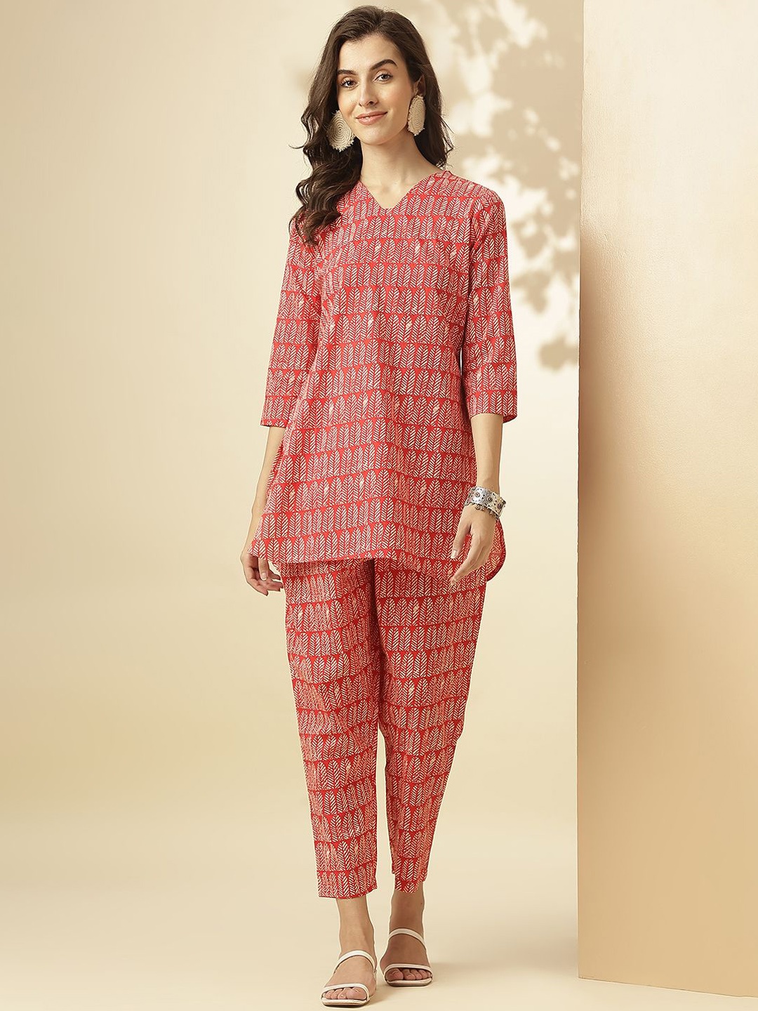 

HRITIKA Floral Printed Pure Cotton V-Neck Tunic With Trousers, Red