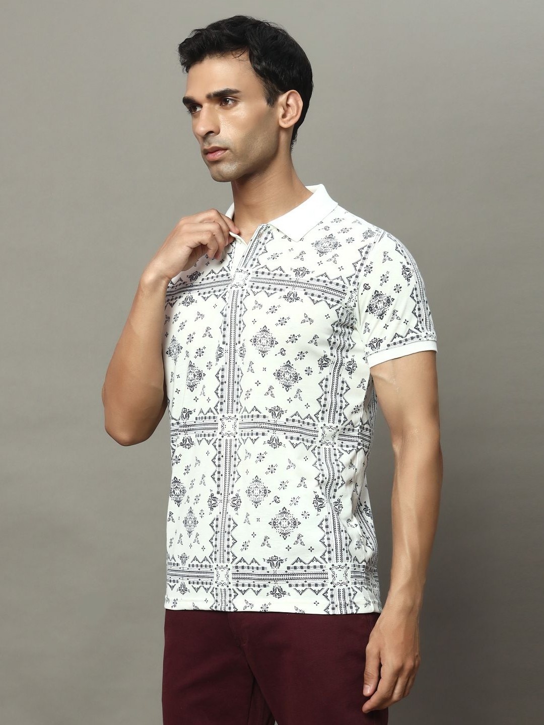 

OGEN Men Floral Printed Polo Collar Raw Edge T-shirt, Off white