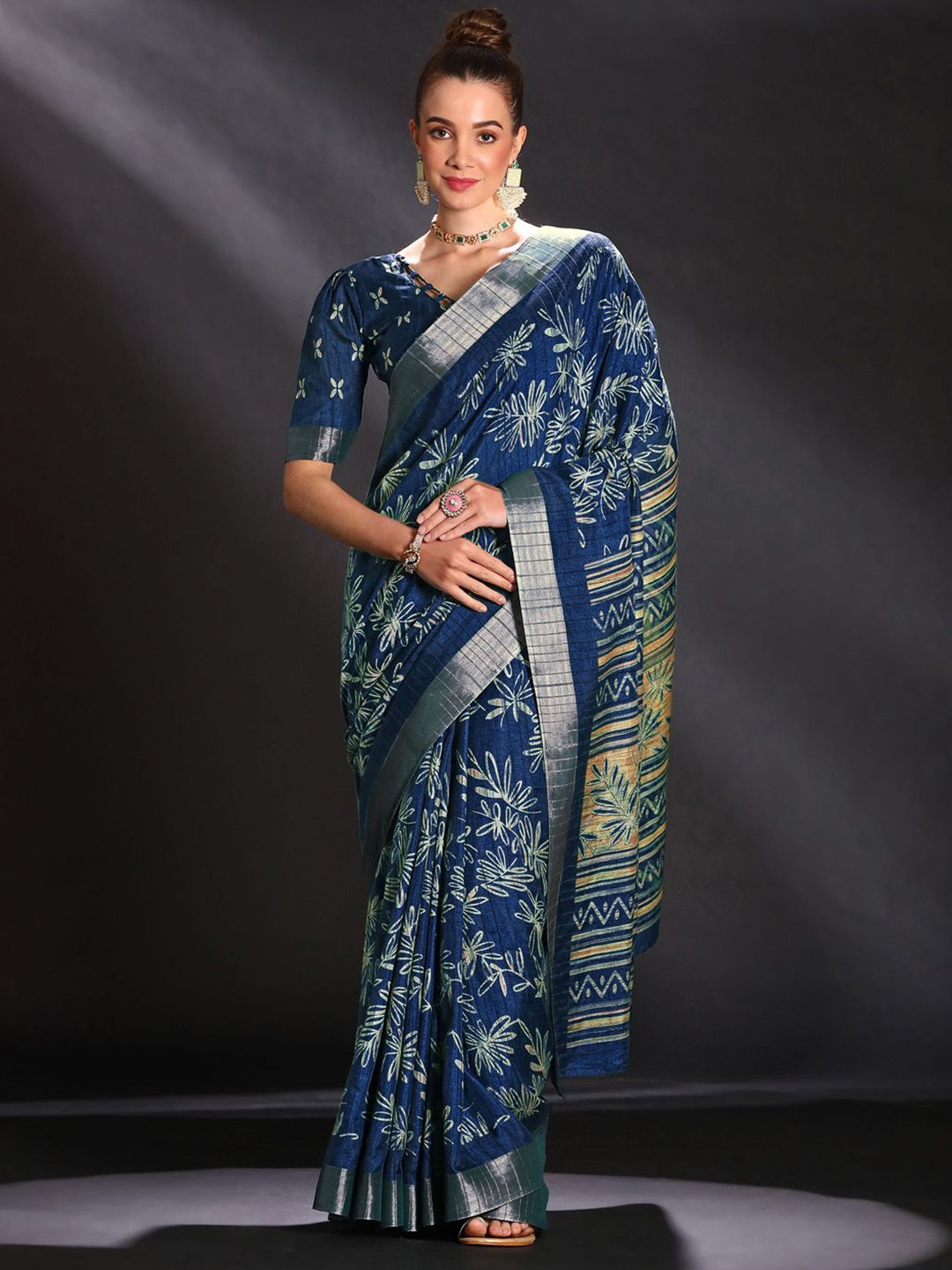 

Anouk Rustic Floral Zari Silk Blend Sungudi Saree, Navy blue