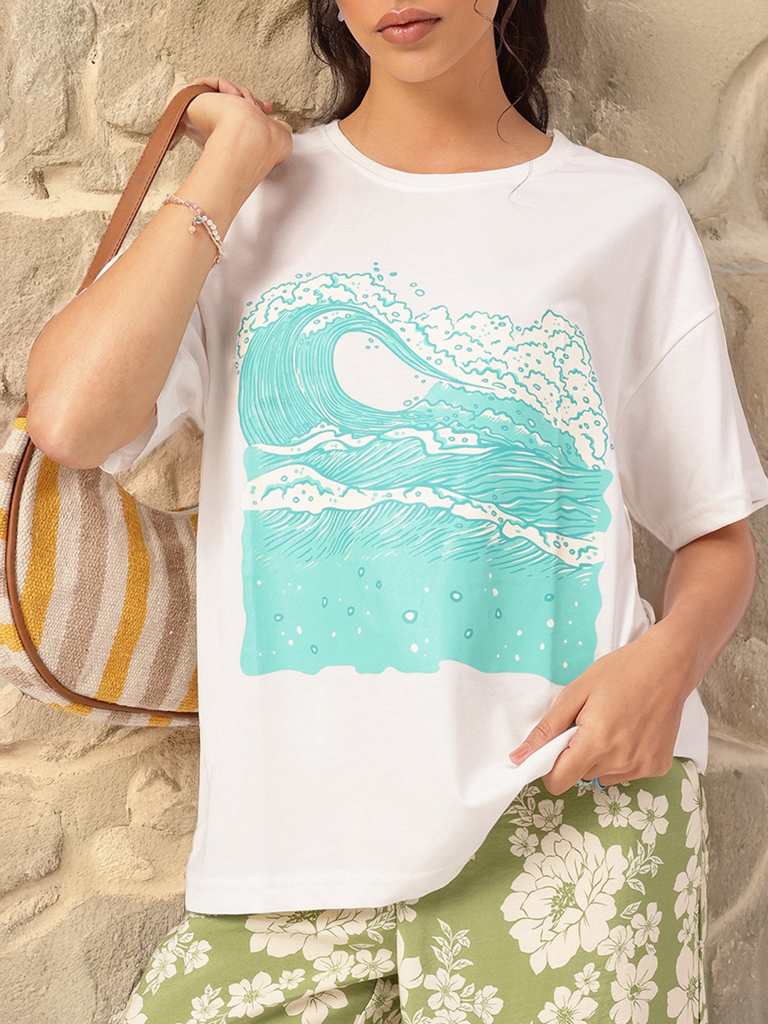 

DressBerry Wave Rider Graphic Print Oversized T-Shirt, White