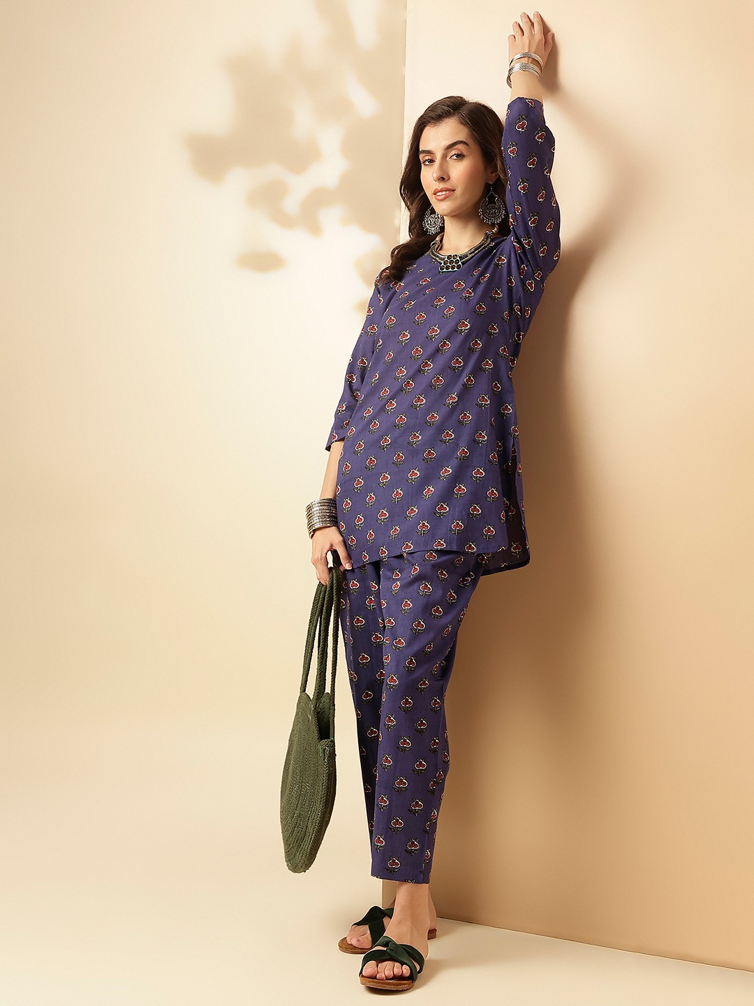 

HRITIKA Floral Printed Pure Cotton V-Neck Tunic With Trousers, Blue
