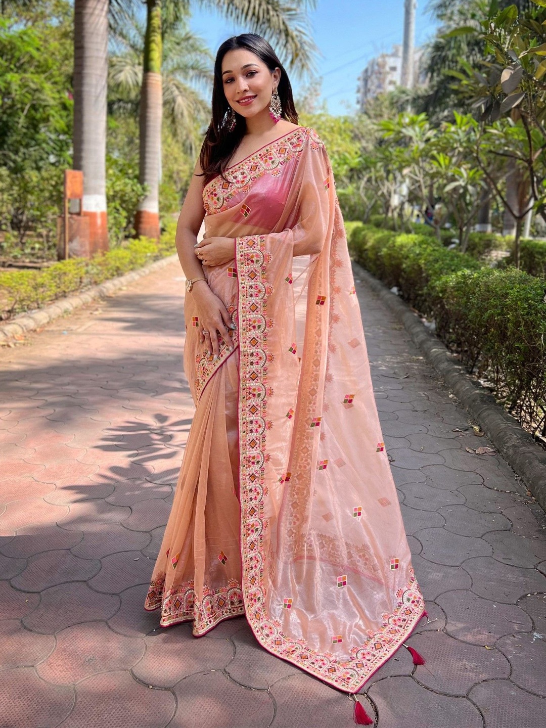 

DIVASTRI Floral Embroidered Tissue Saree, Peach
