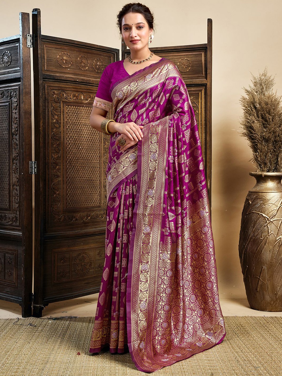 

HERE&NOW Woven Design Zari Silk Blend Banarasi Saree, Magenta