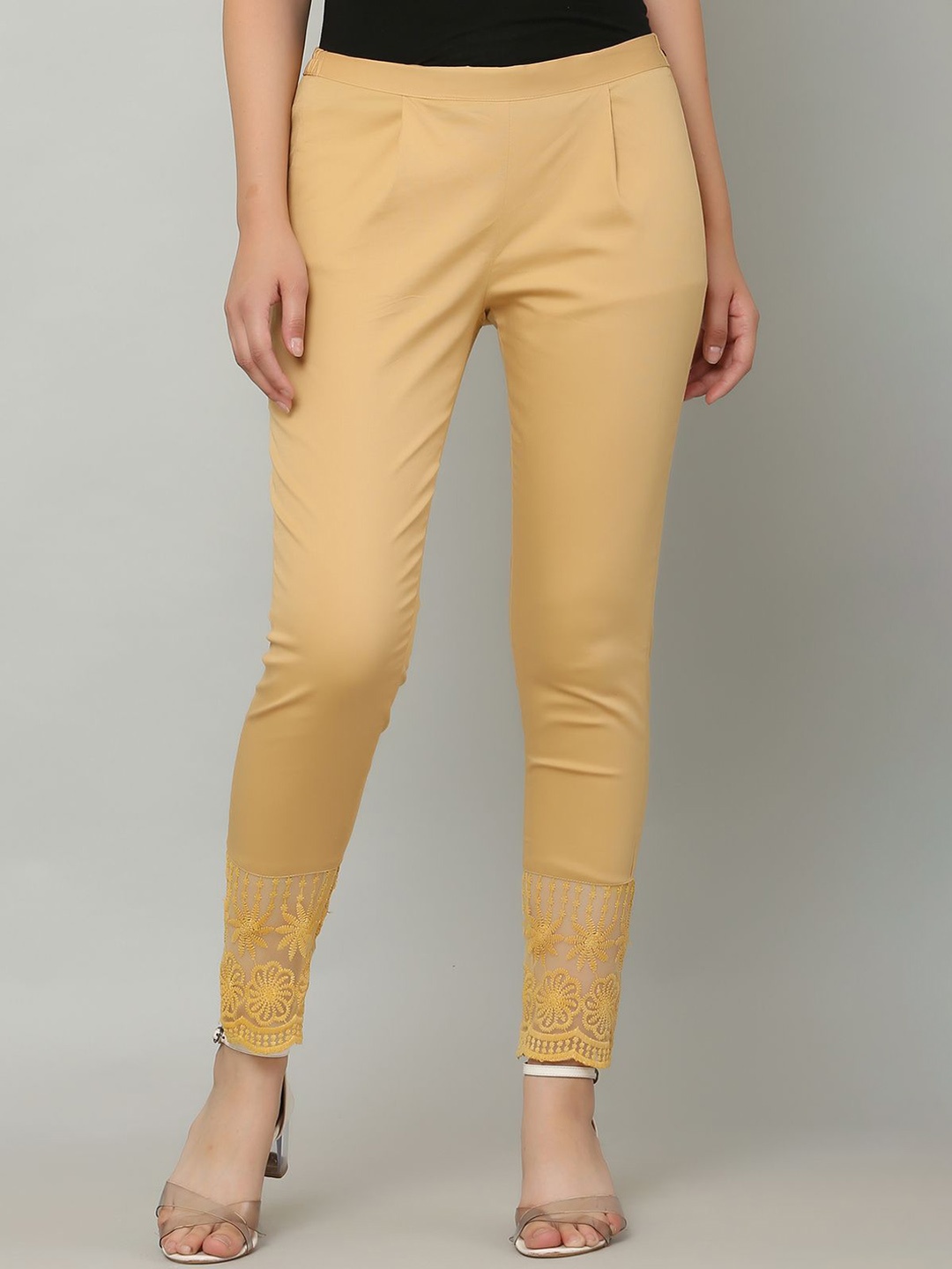 

Sellingsea Women Trousers, Beige