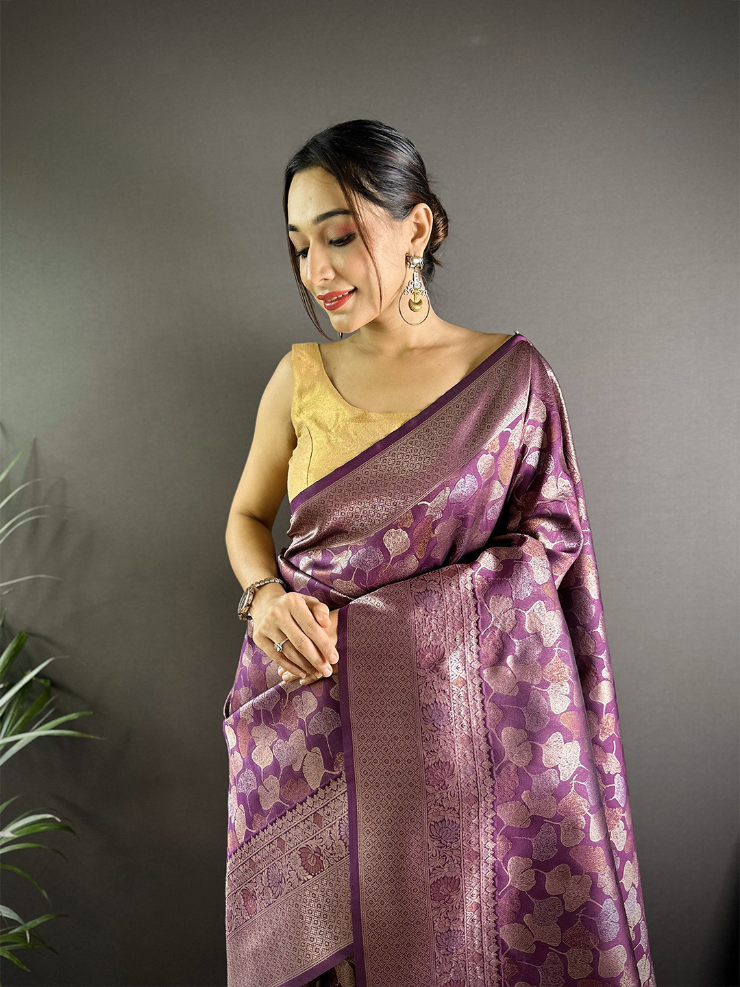 

NIWAA Woven Design Zari Pure Silk Saree, Purple