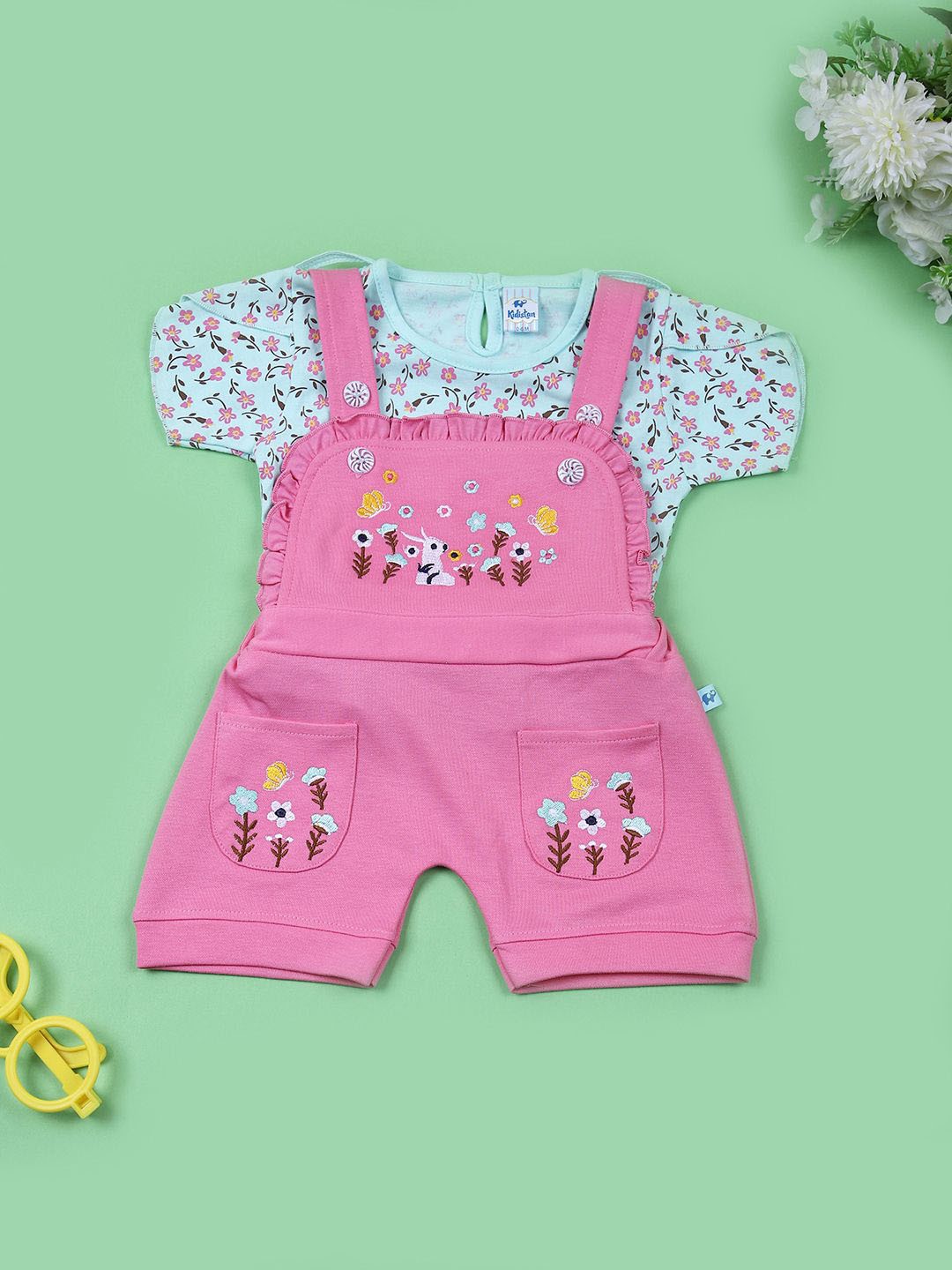 

V-Mart Infant Girls Printed Cotton Dungarees With T-Shirt, Pink