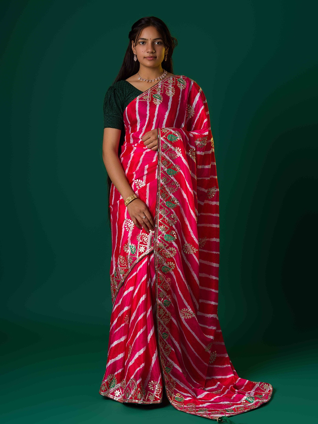 

KCPC BANDHANI Leheriya Embroidered Silk Cotton Leheriya Saree, Pink
