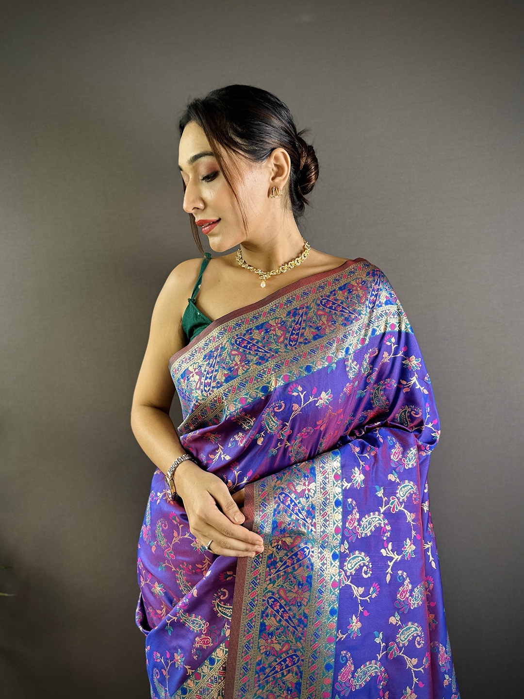 

NIWAA Woven Design Zari Pure Silk Banarasi Saree, Purple