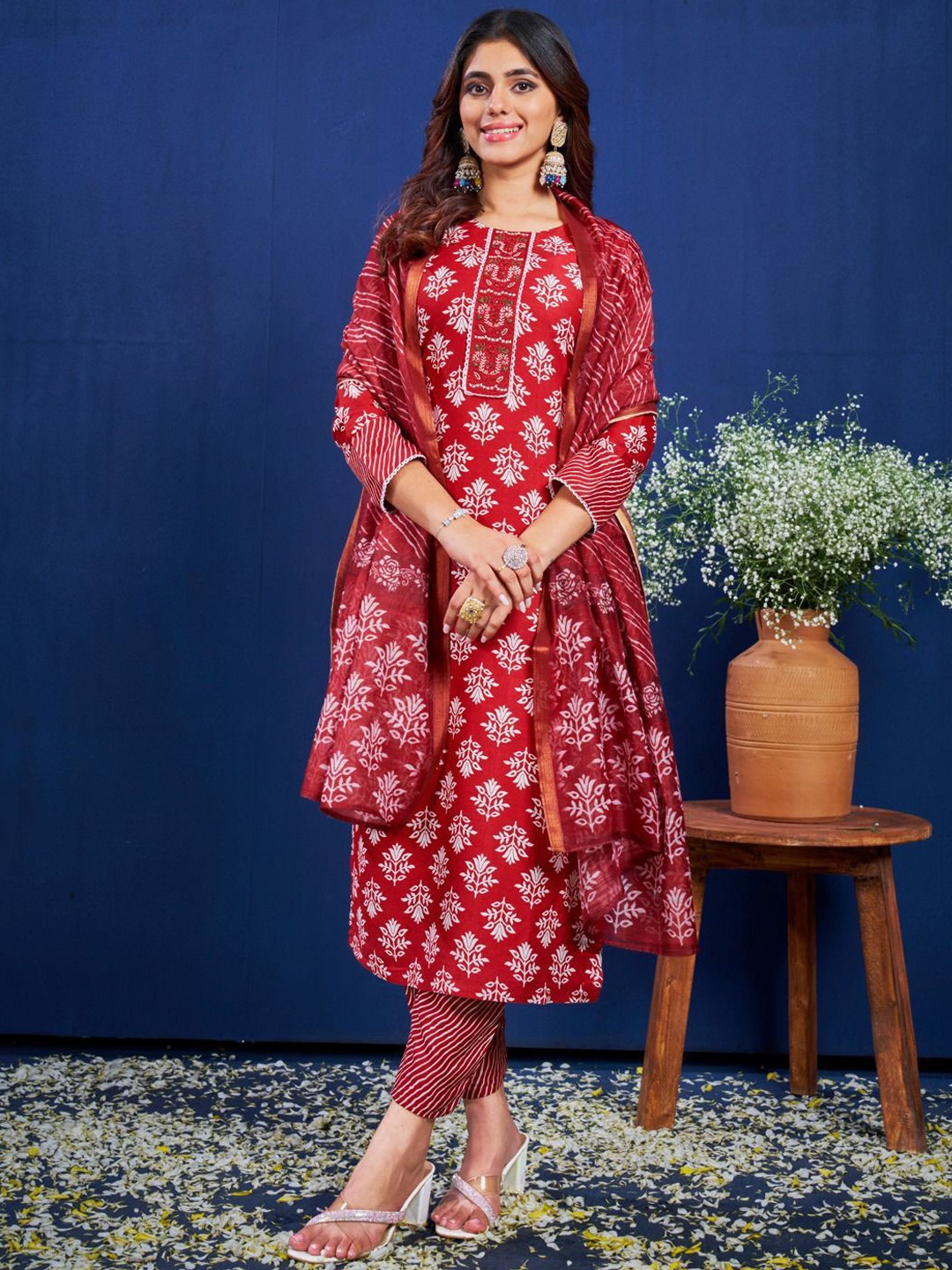 

Anouk Floral Printed Sequinned Kurta With Trousers & Dupatta, Maroon