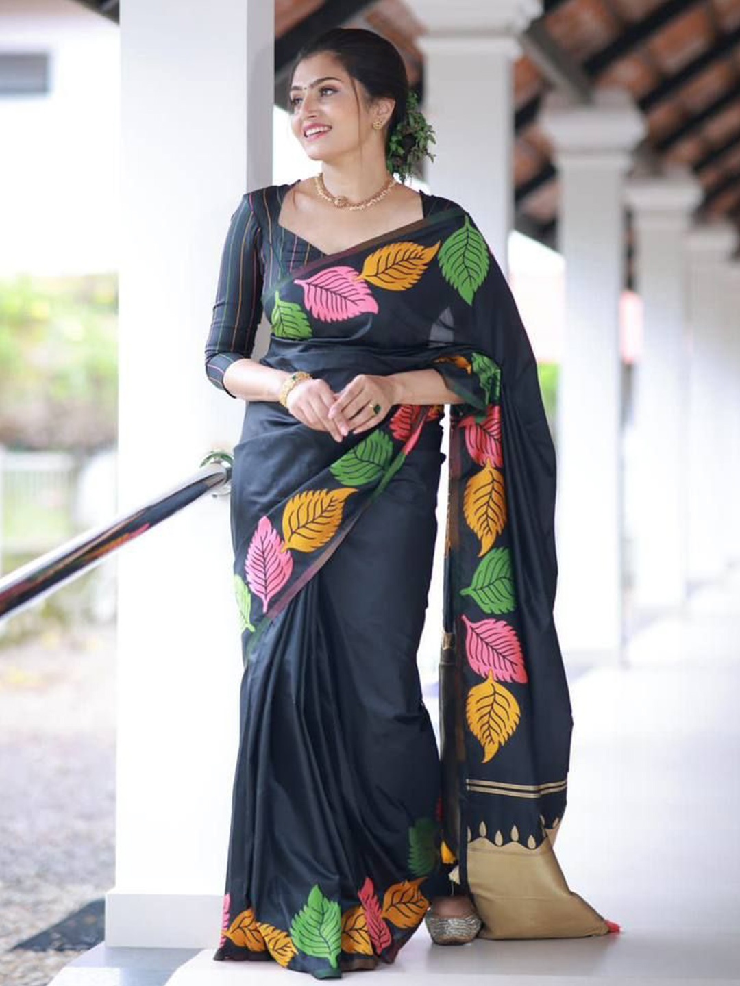 

VILLE FASHION Art Silk Kanjeevaram Saree, Black