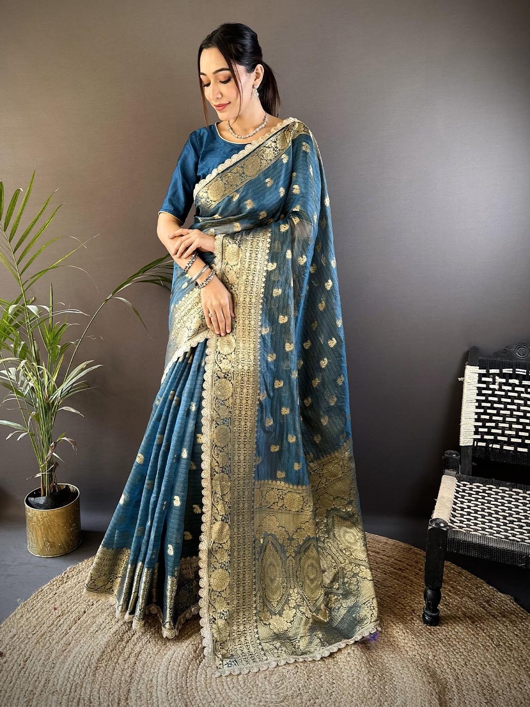 

NIWAA Woven Design Zari Tissue Banarasi Saree, Blue