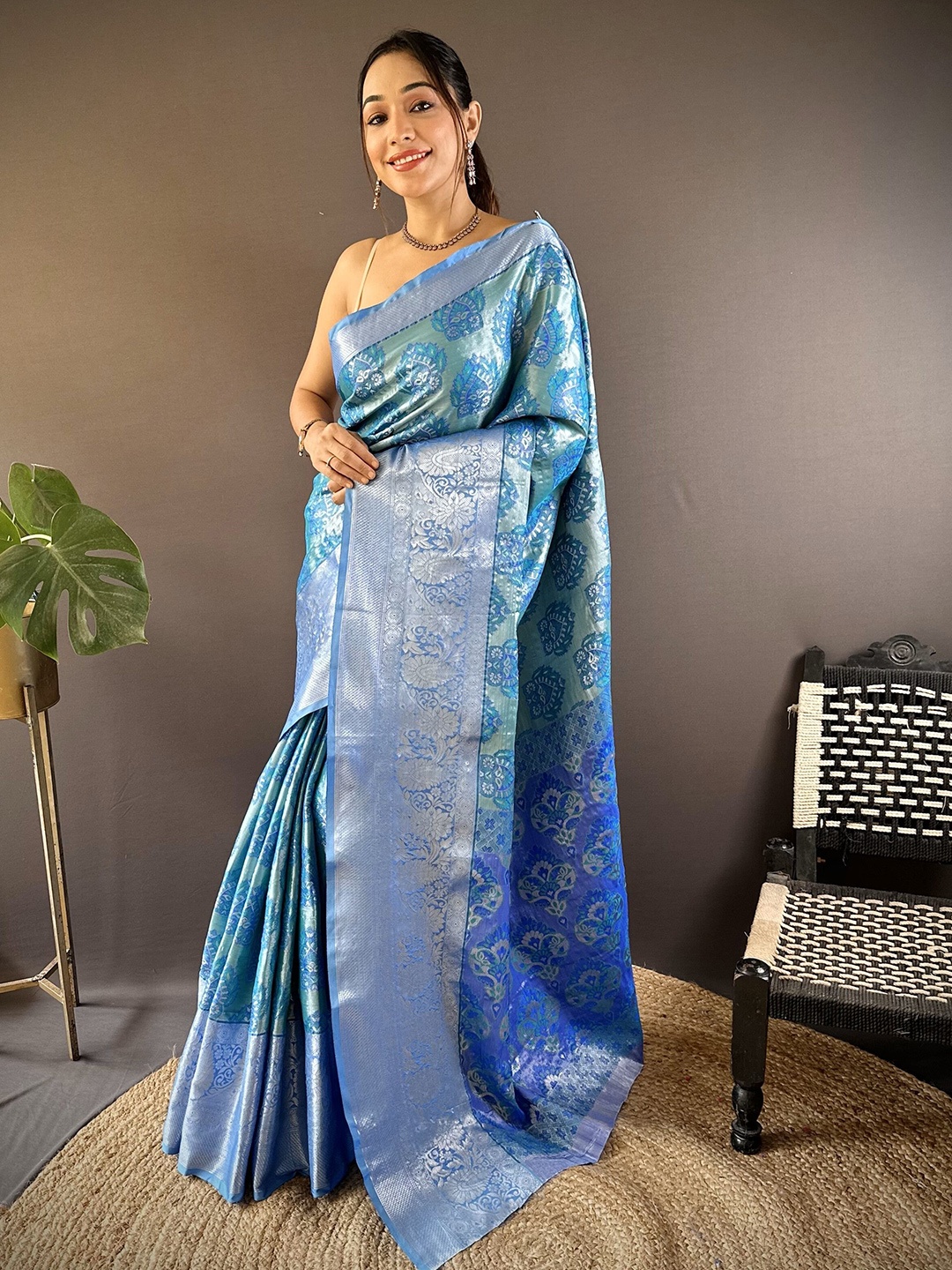 

NIWAA Woven Design Zari Tissue Kanjeevaram Saree, Blue