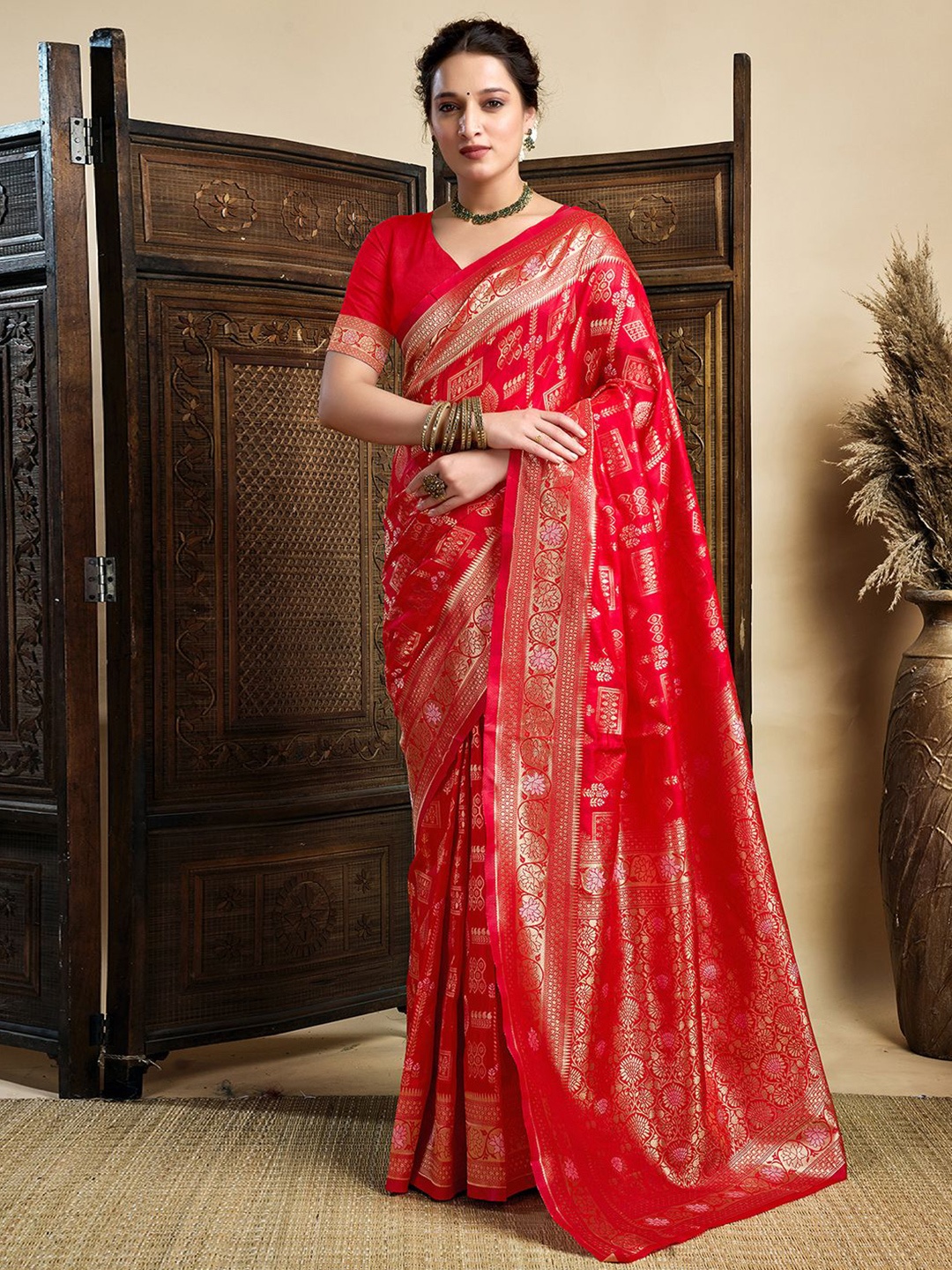 

HERE&NOW Woven Design Zari Silk Blend Banarasi Saree, Red