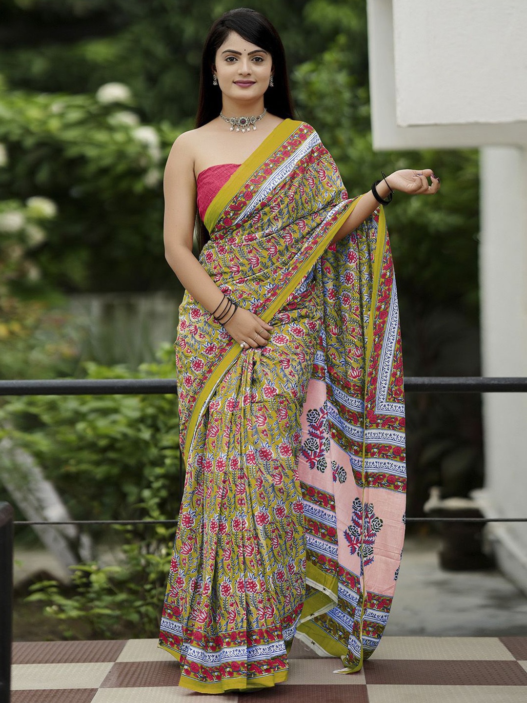 

Anouk Rustic Ethnic Motifs Bagru Saree, Olive