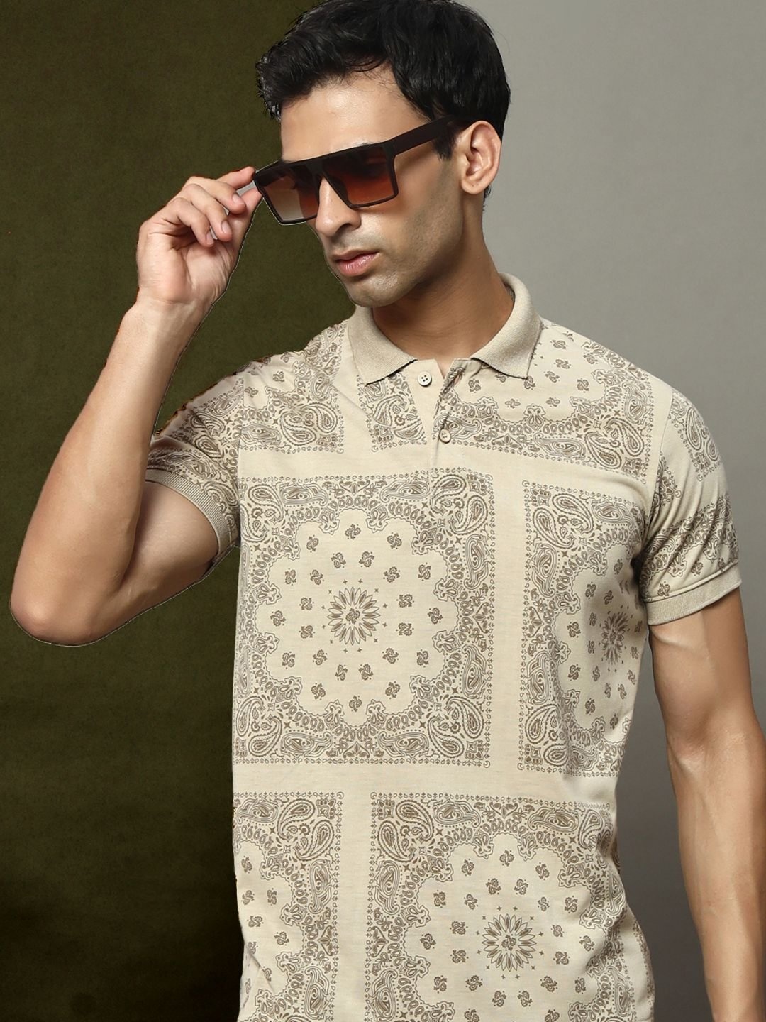 

OGEN Men Printed Polo Collar Applique T-shirt, Beige