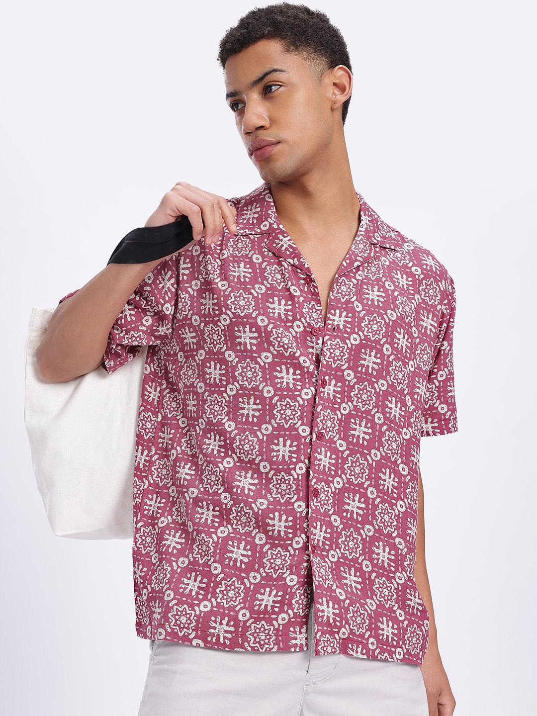 

glitchez Indie Spirit Printed Relaxed Fit Shirt, Maroon
