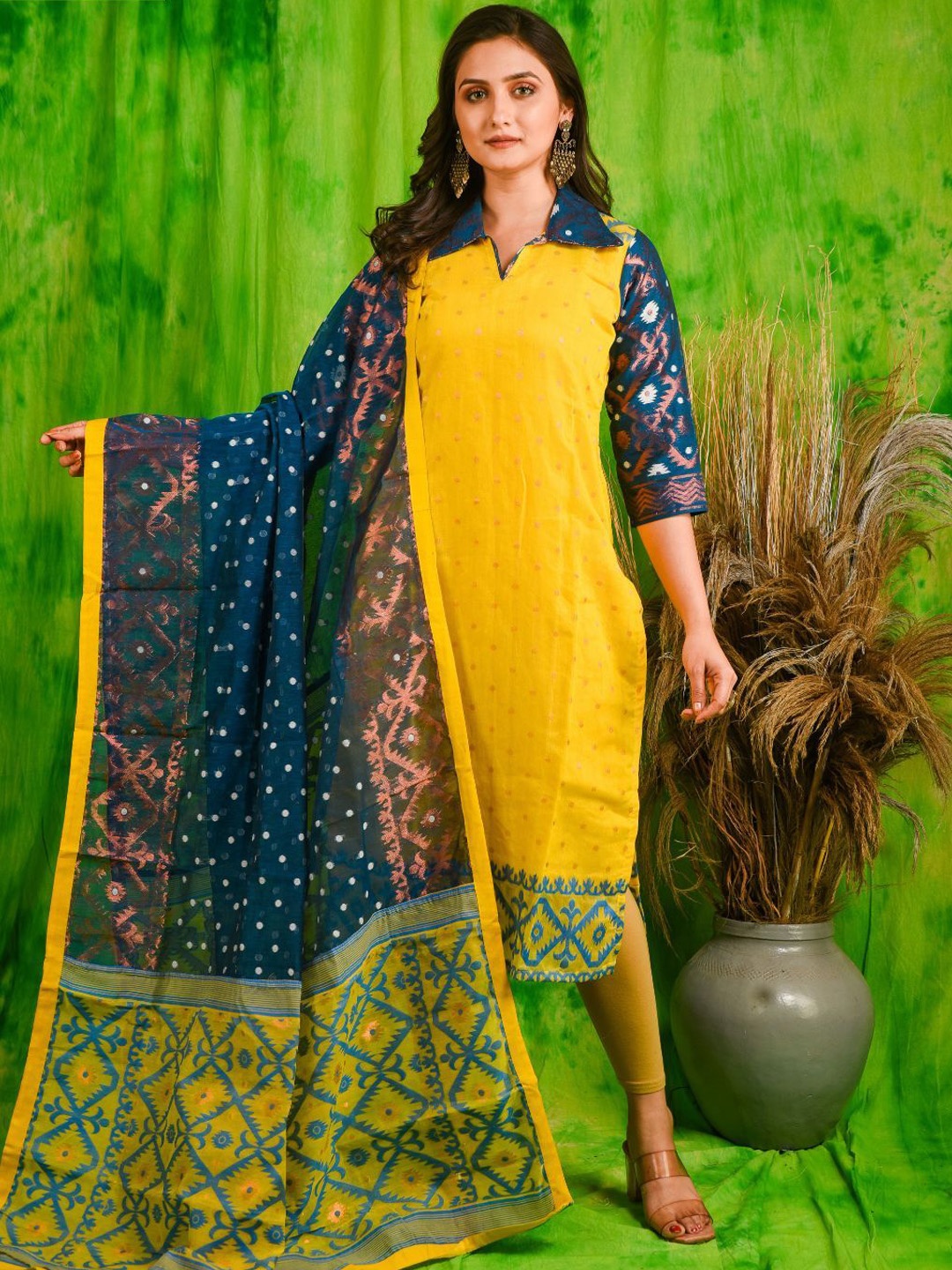 

8POURE Jamdani Floral Woven Design Zari Kurta With Dupatta, Yellow