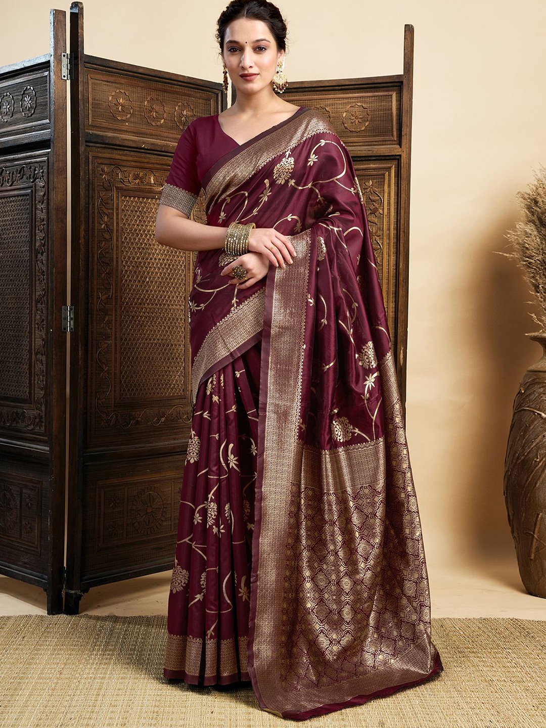 

HERE&NOW Woven Design Zari Silk Blend Banarasi Saree, Maroon