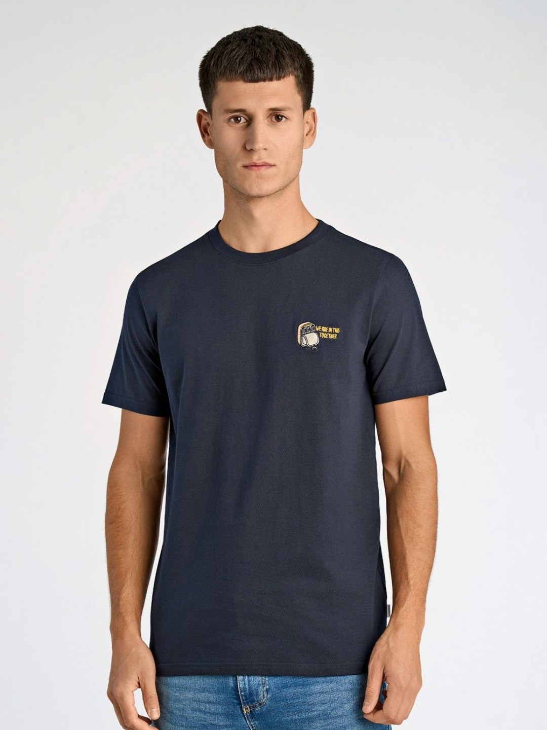 

LINDBERGH Men Solid Pure Cotton Applique T-shirt, Blue