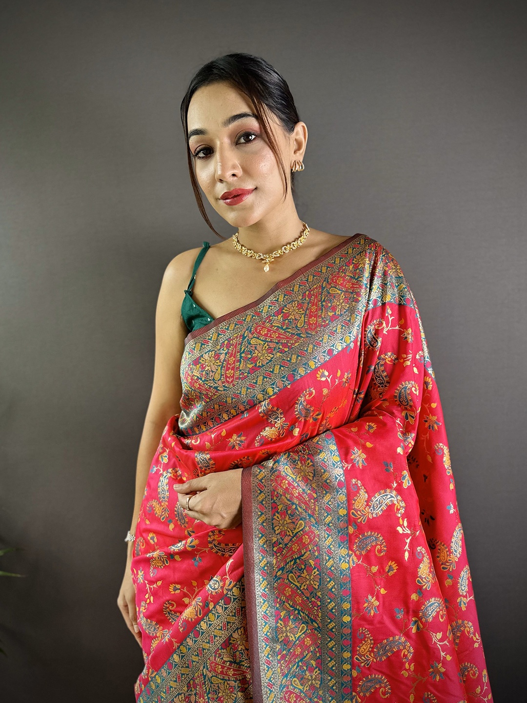 

NIWAA Woven Design Zari Pure Silk Banarasi Saree, Red