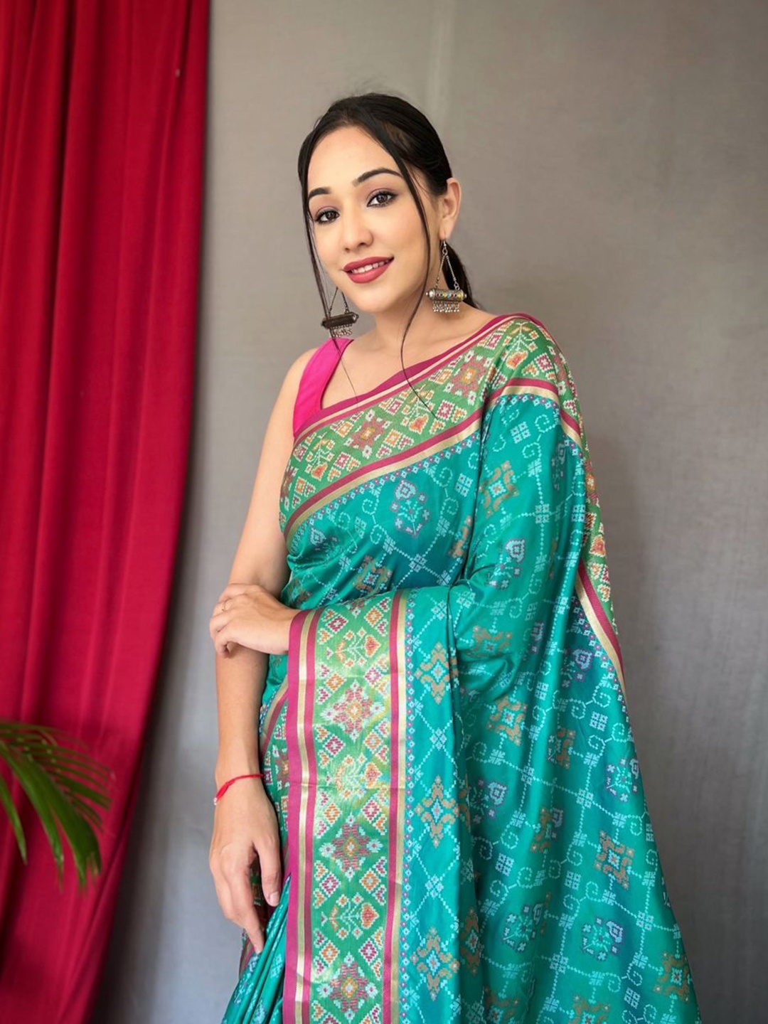 

NIWAA Pure Silk Patola Saree, Teal