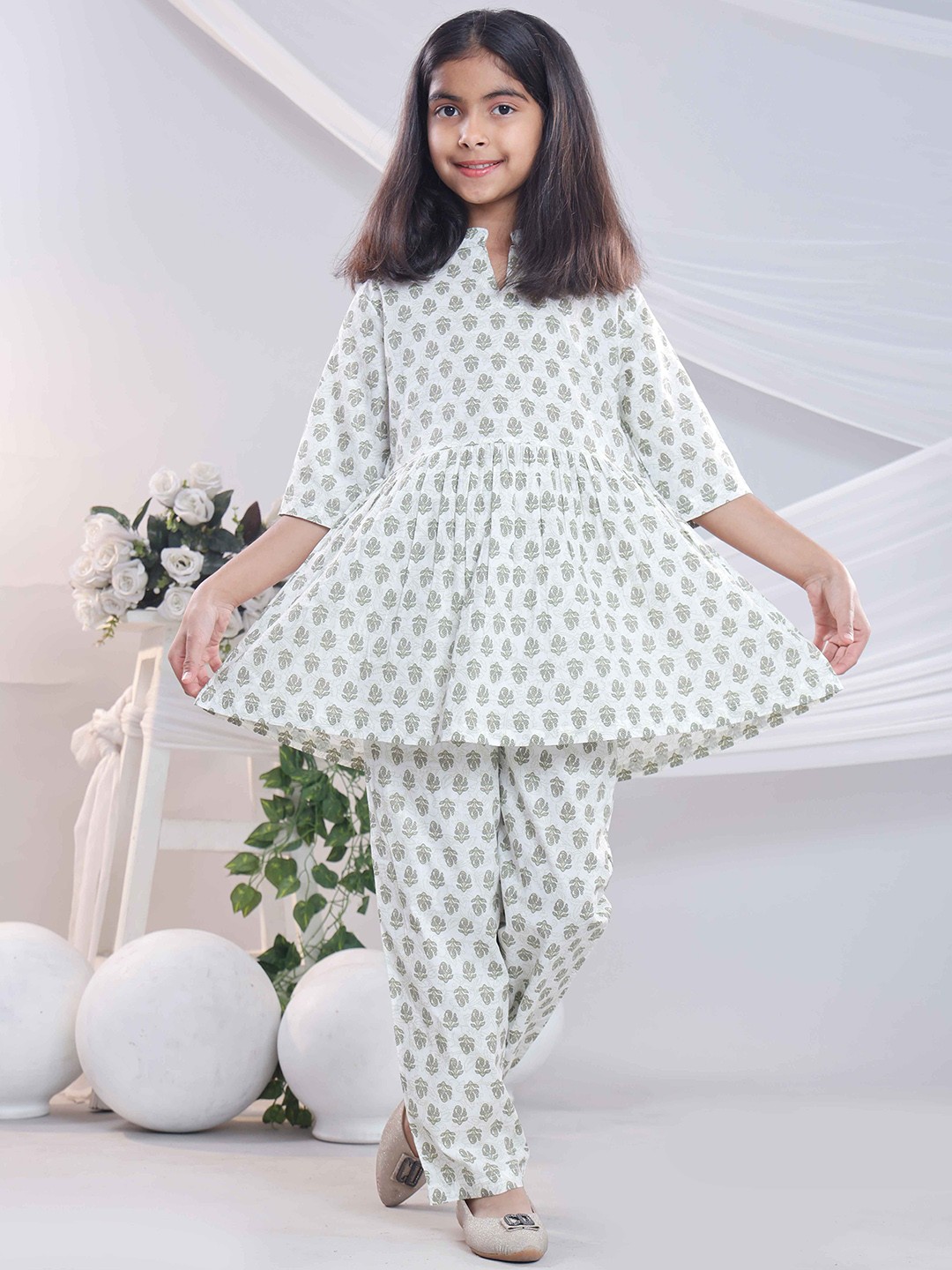 

misbis Girls Floral Printed Mandarin Collar Pure Cotton Tunic & Trouser, White