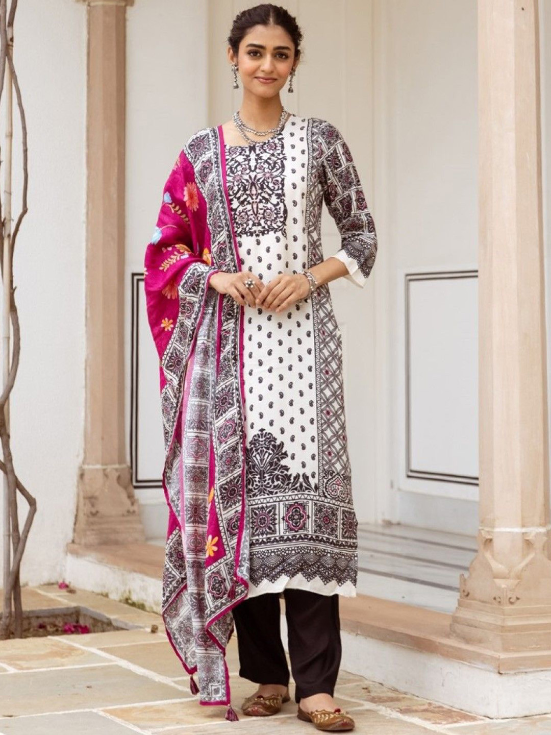 

AUTUMN LANE Floral Printed Round Neck Straight Kurta With Trousers & Dupatta, White