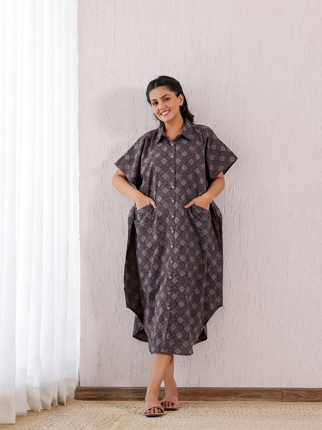 

Vivika Printed Flared Sleeves Cotton Kaftan Midi Dress, Navy blue