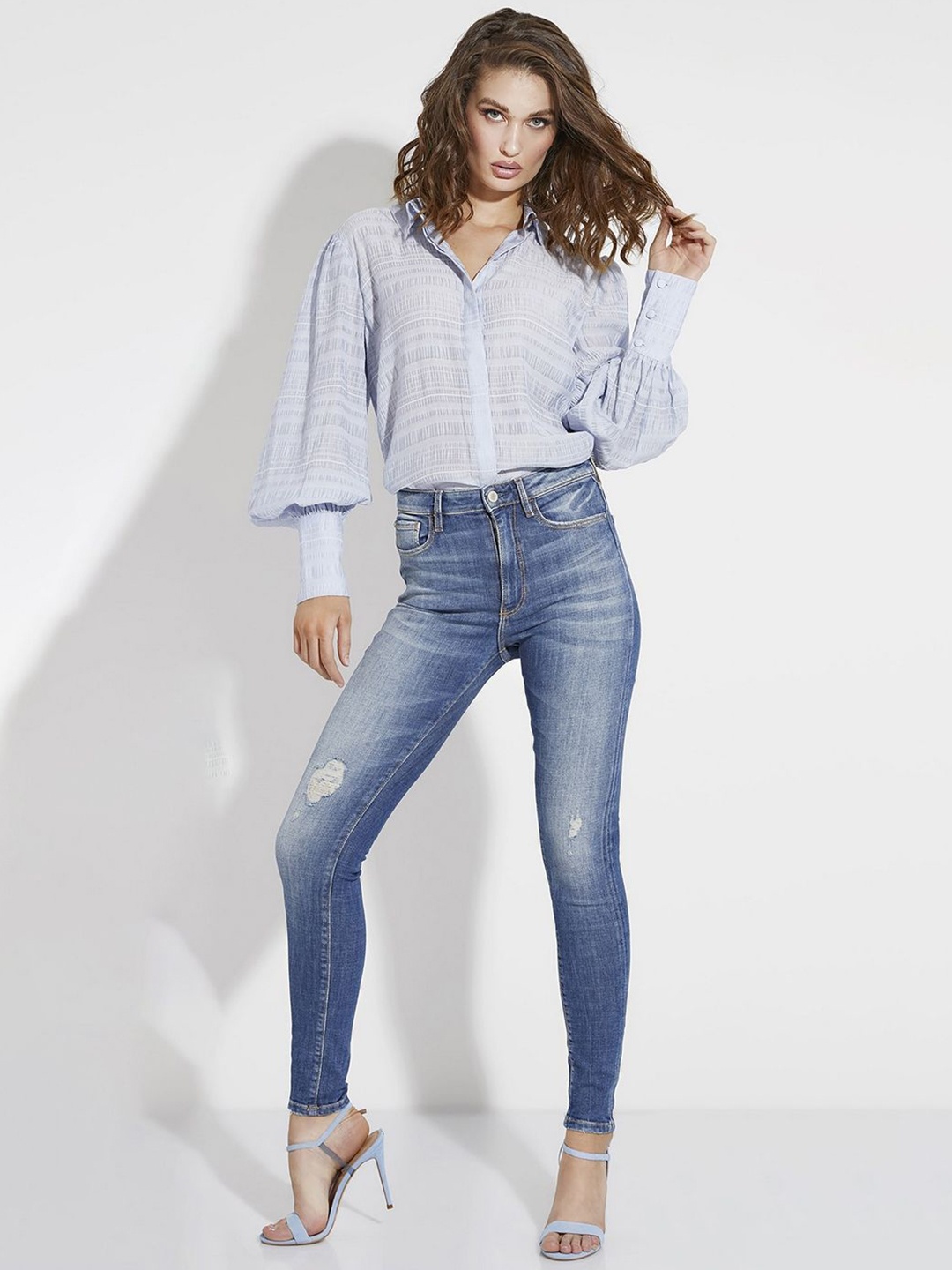 

GUESS Women Skinny Fit Heavy Fade Jeans, Blue