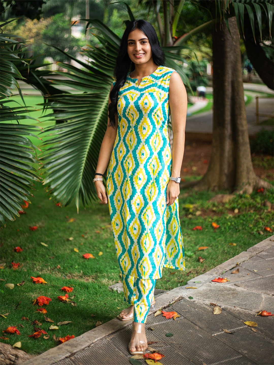 

RADOSS Women Printed Regular Pure Cotton Kurta with Trousers, Yellow