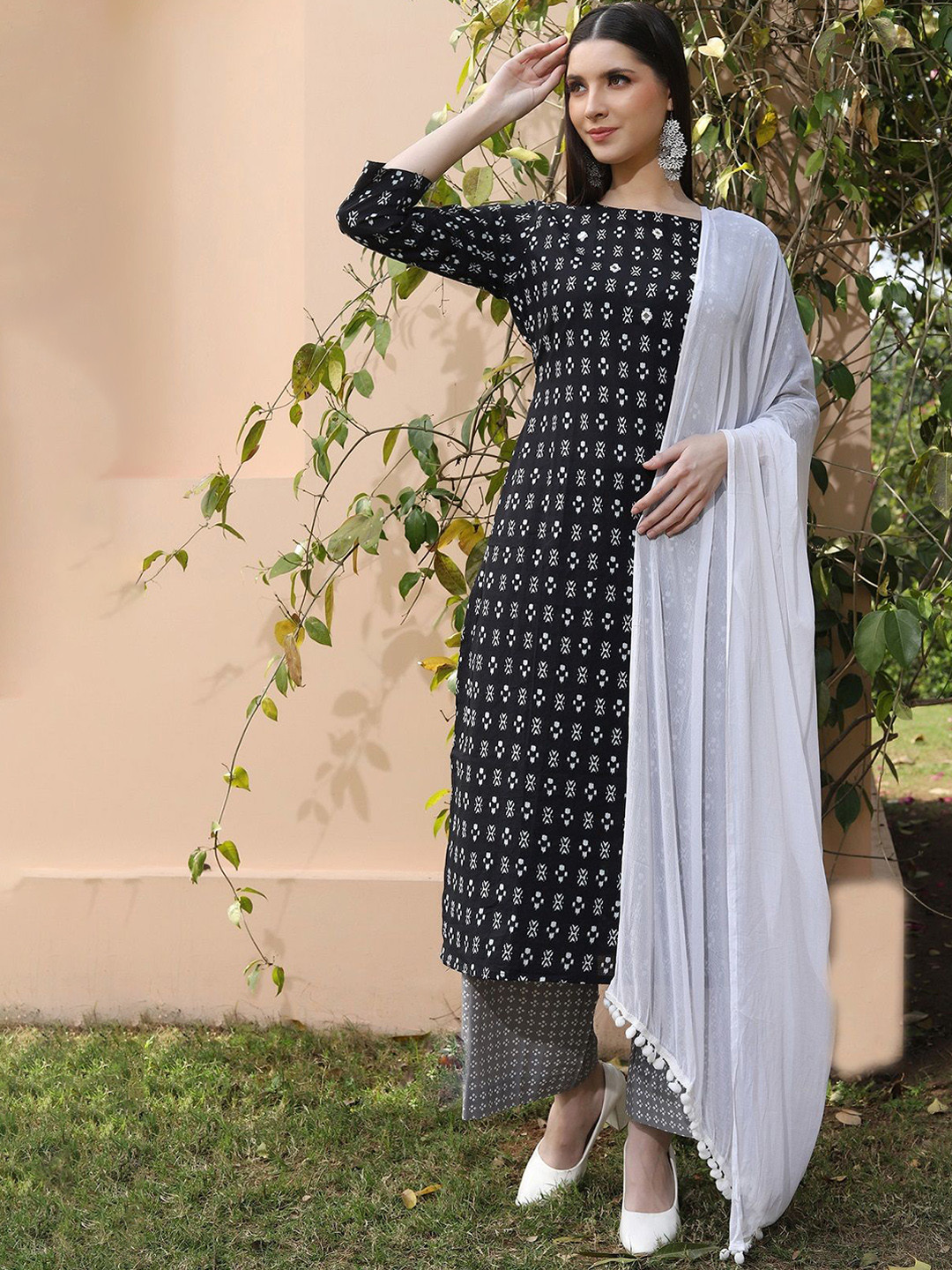 

HRITIKA Ethnic Motifs Printed Straight Kurta With Palazzos & Dupatta, Black