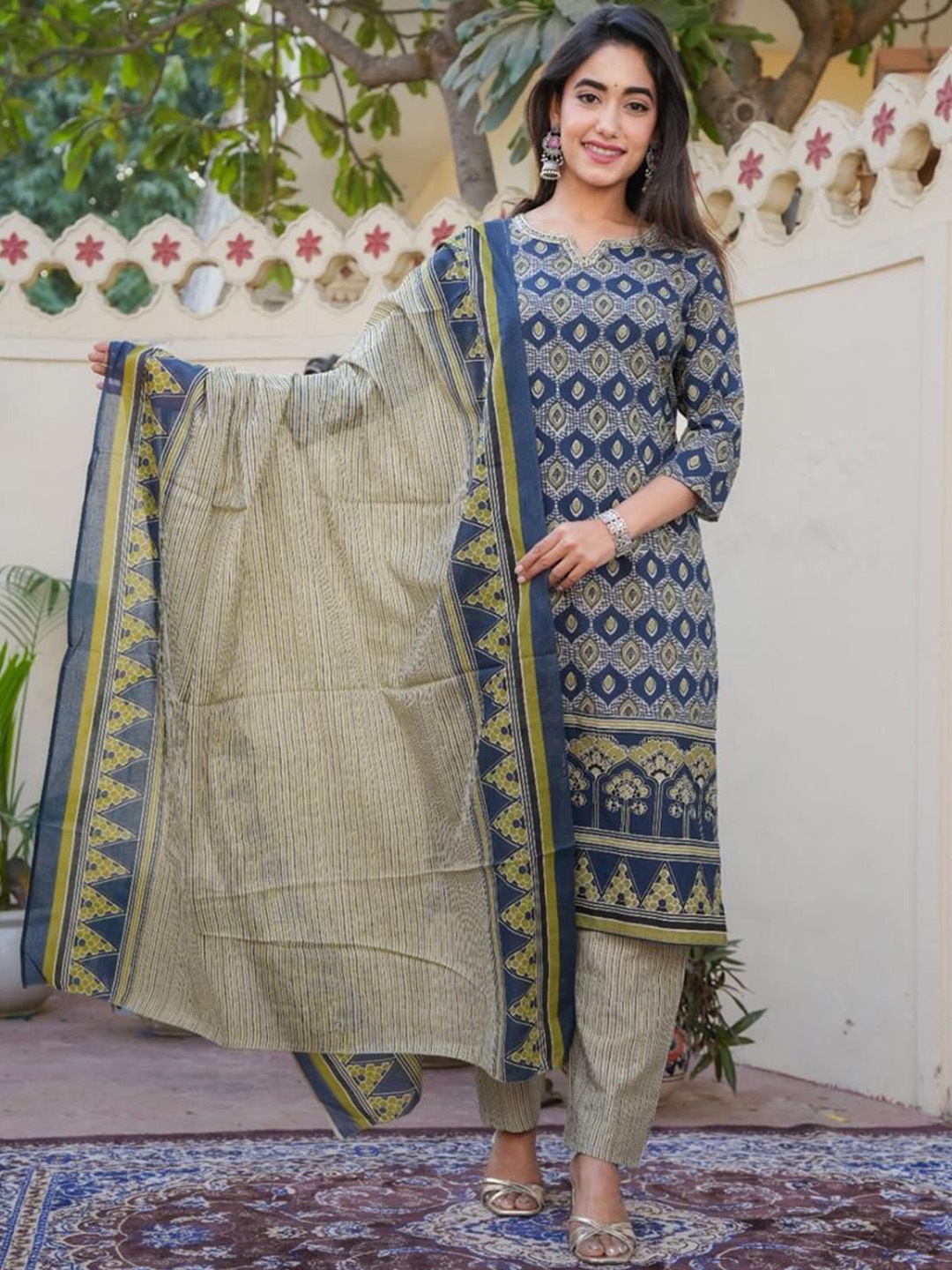 

DARVIKAA COLLECTION Women Ethnic Motifs Printed Regular Pure Cotton Kurta with Trousers & With Dupatta, Green