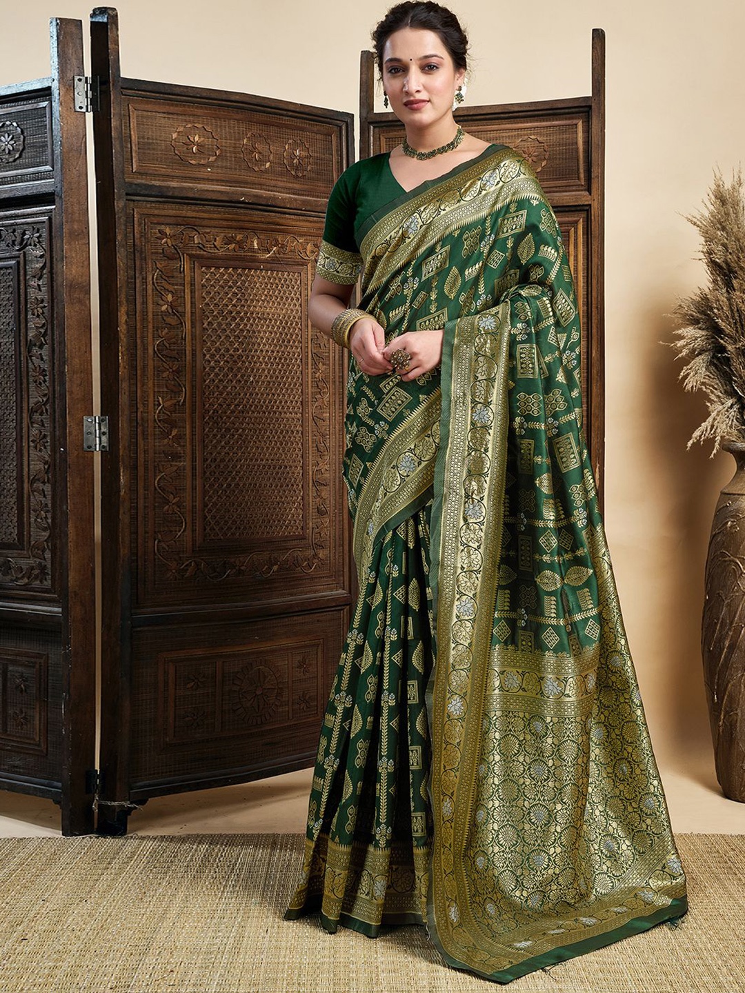 

HERE&NOW Woven Design Zari Silk Blend Banarasi Saree, Green
