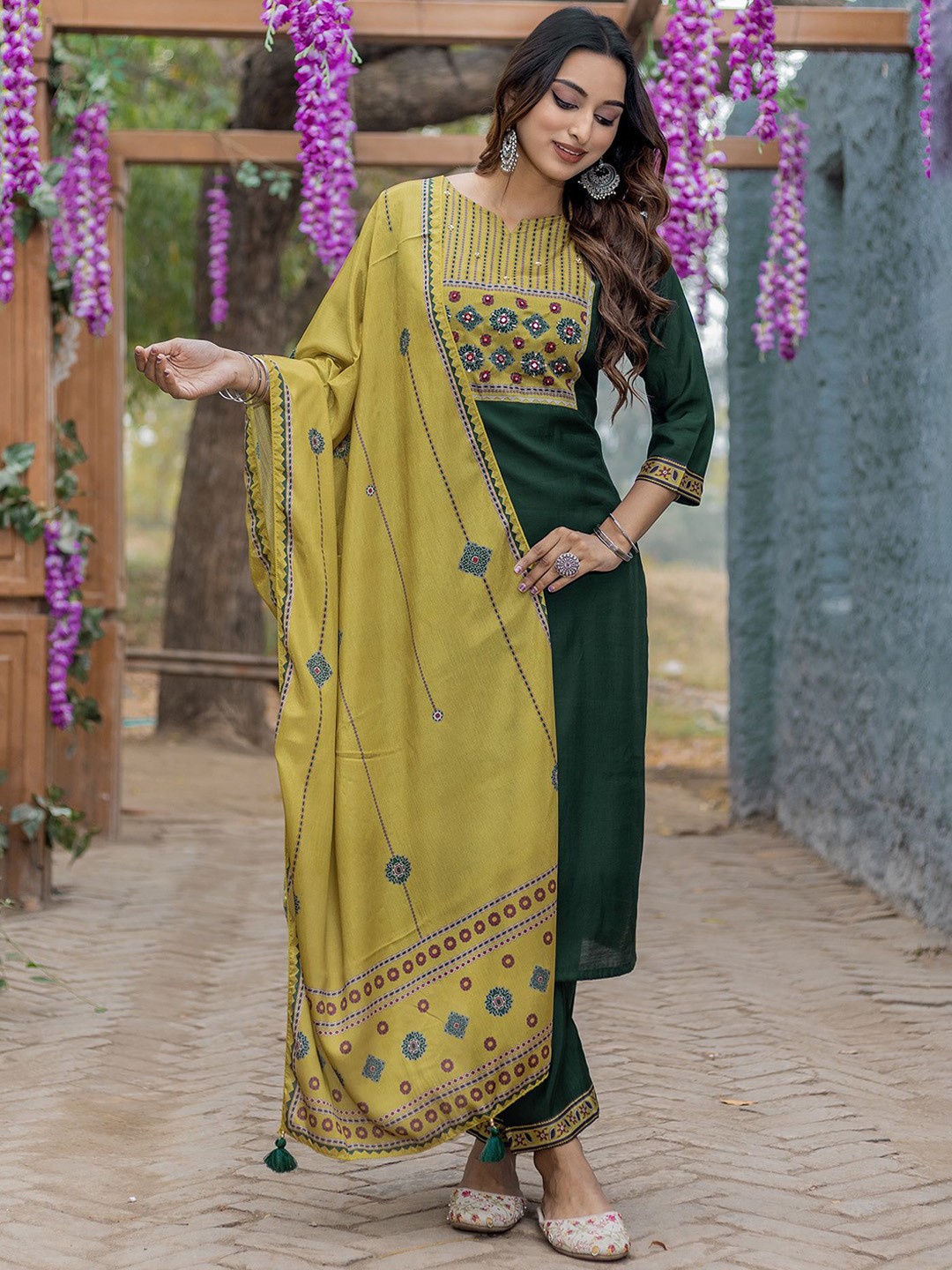 

MITTOO Ethnic Motifs Printed Straight Kurta With Trouser And Dupatta, Green