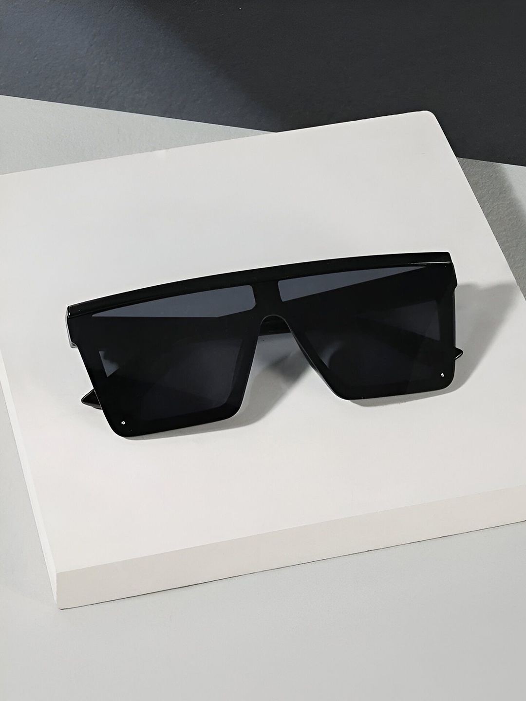

IFLASH Unisex Oversized Sunglasses with UV Protected Lens, Black
