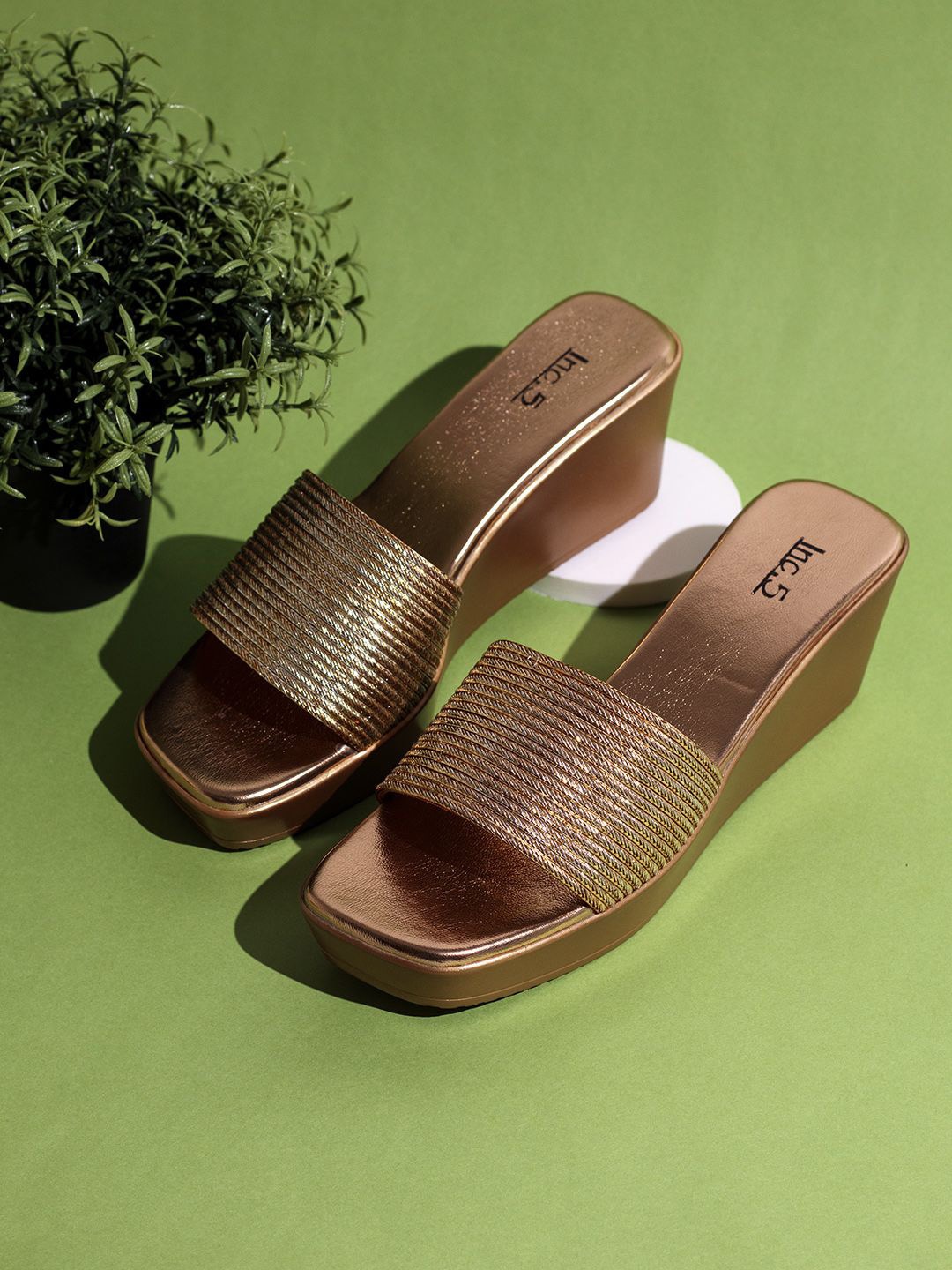 

Inc 5 Party Wedge Sandals, Rose gold