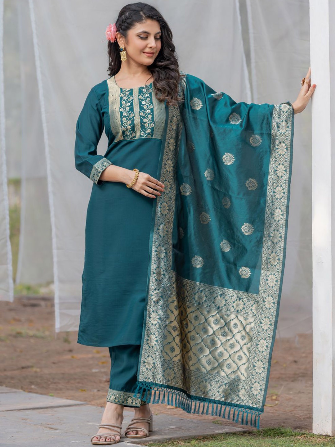 

Rujave Women Regular Kurta with Trousers & With Dupatta, Teal