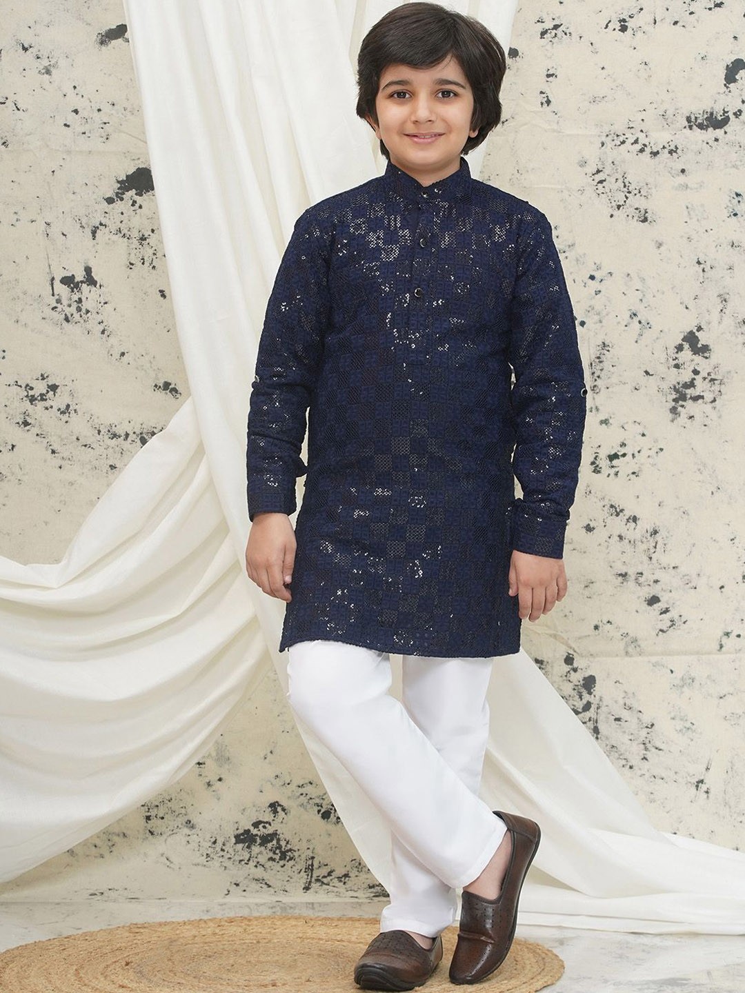 

Aj DEZInES Boys Embroidered Regular Sequinned Kurta with Pyjamas, Navy blue