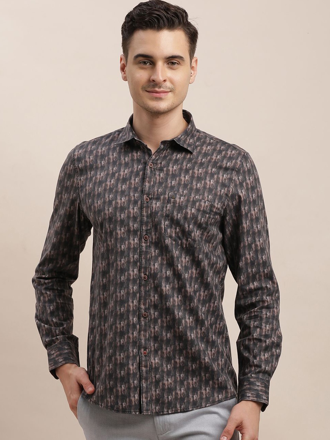 

Turtle Men Relaxed Slim Fit Opaque Printed Casual Shirt, Brown