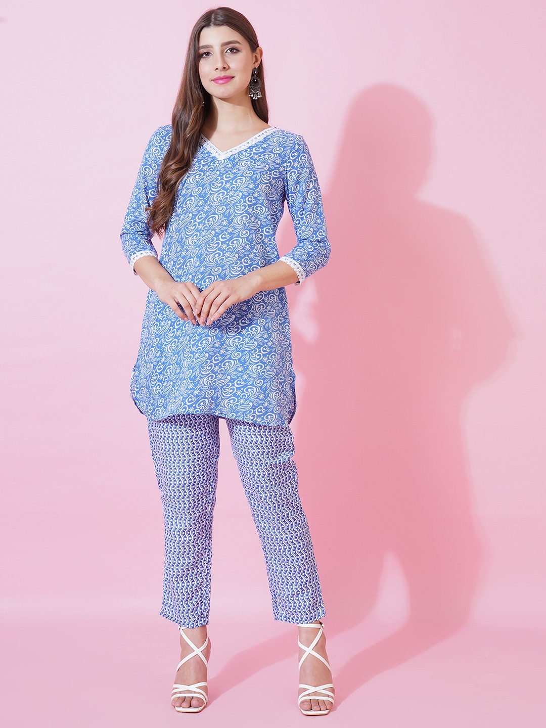 

SANTOPERA DESIGNER Floral Printed V-Neck Top With Trousers, Blue