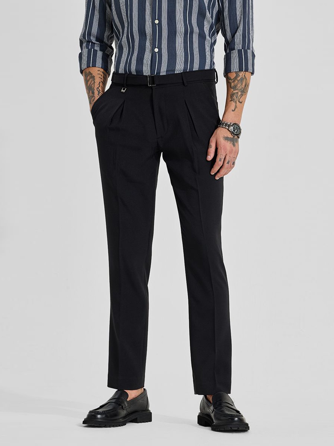 

Snitch Men Black Mid-Rise Slim Fit Trouser