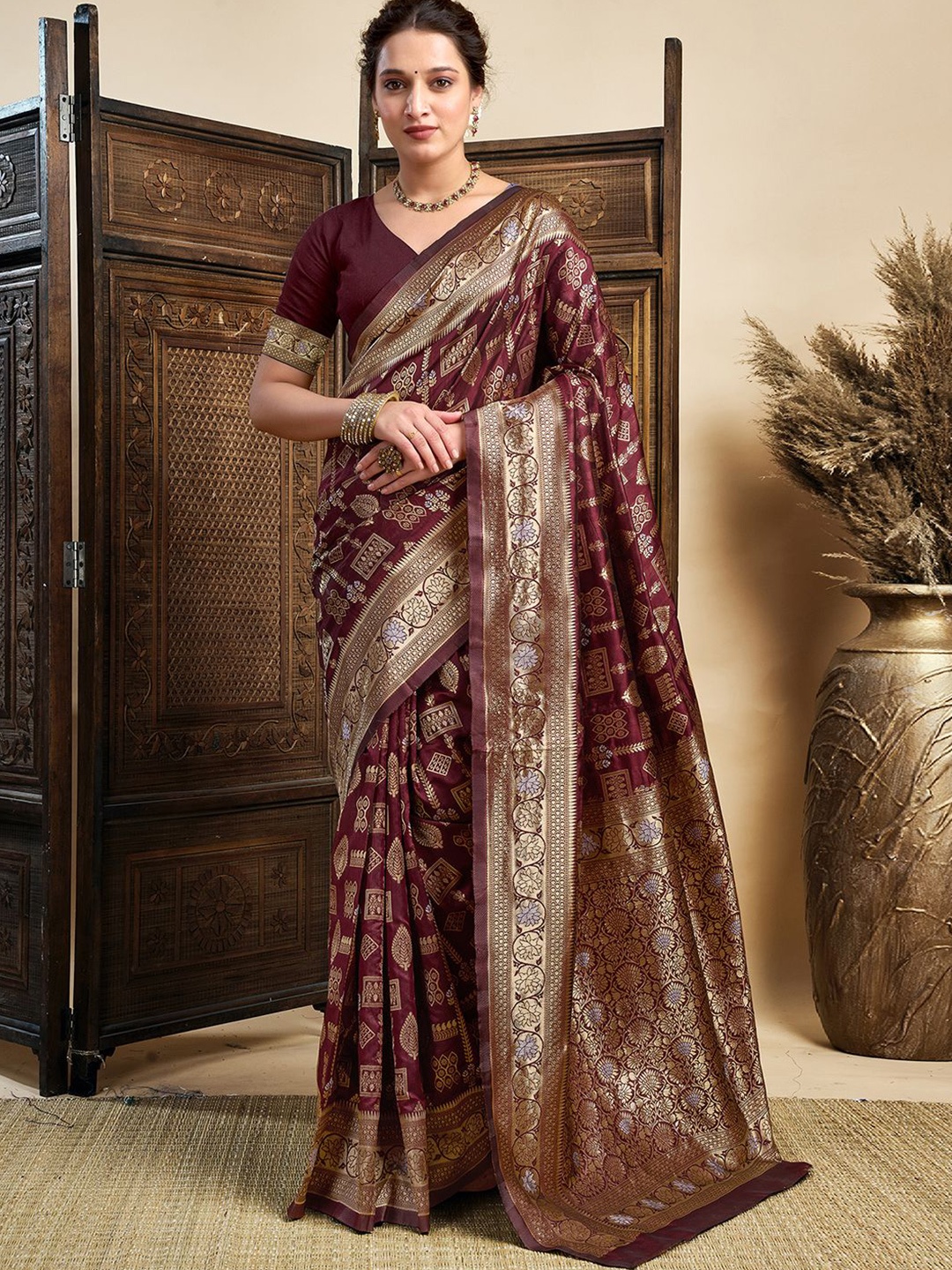 

HERE&NOW Woven Design Zari Silk Blend Banarasi Saree, Maroon