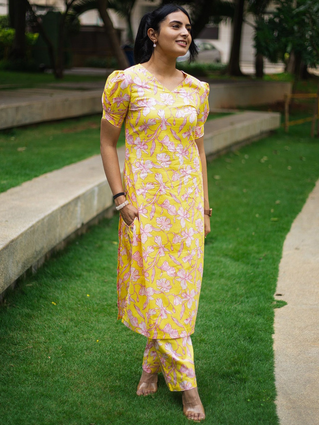 

RADOSS Women Floral Printed Regular Pure Cotton Kurta with Trousers, Yellow